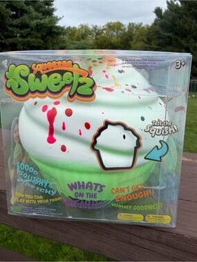Squeeezee Sweetz Cupcake - Green